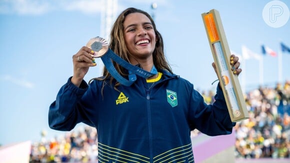 Medalha de bronze no skate, Rayssa Leal virou o amuleto da sorte do Brasil nas Olimpíadas de Paris 2024