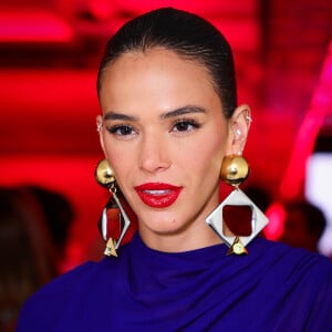 Bruna Marquezine brilha em evento para lançamento da campanha Summer 25 da Schutz