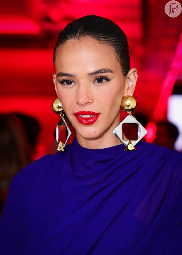 Bruna Marquezine brilha em evento para lançamento da campanha Summer 25 da Schutz