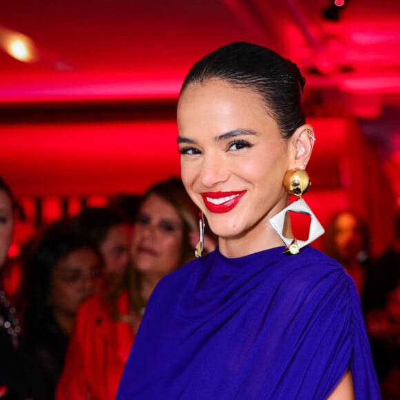 Bruna Marquezine brilha em evento para lançamento da campanha Summer 25 da Schutz