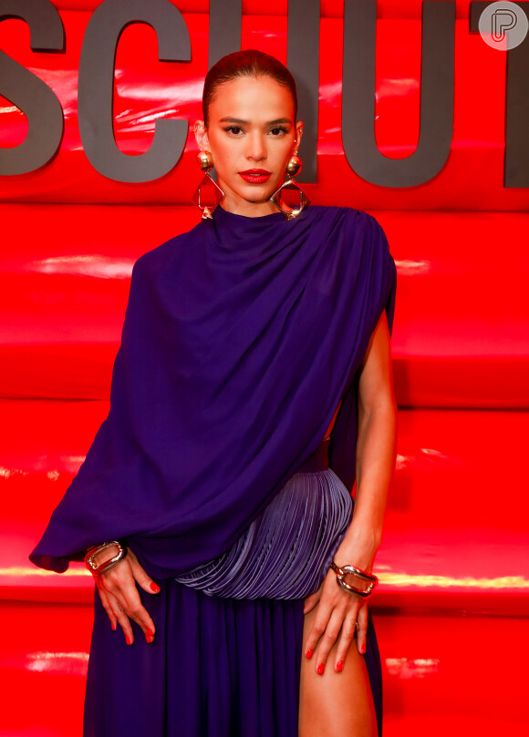 Bruna Marquezine brilha em evento para lançamento da campanha Summer 25 da Schutz