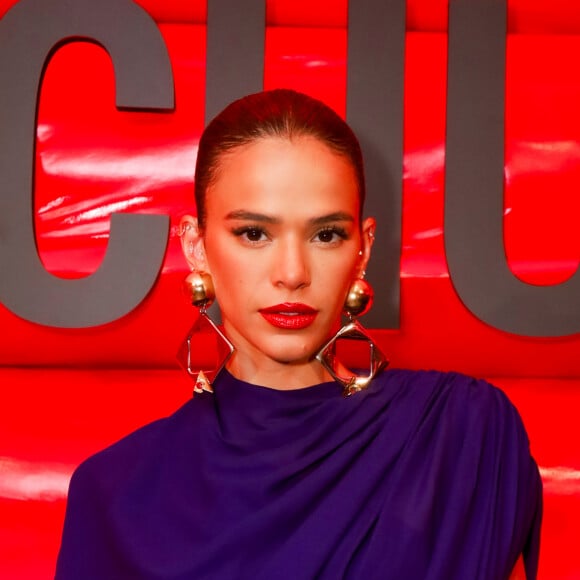 Bruna Marquezine brilha em evento para lançamento da campanha Summer 25 da Schutz