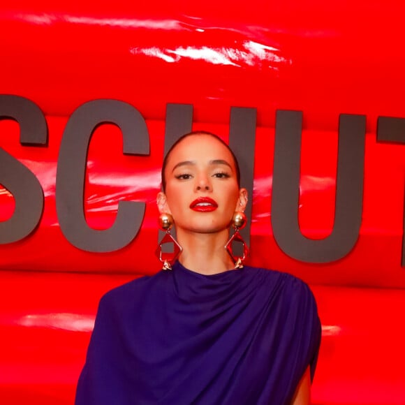 Bruna Marquezine brilha em evento para lançamento da campanha Summer 25 da Schutz