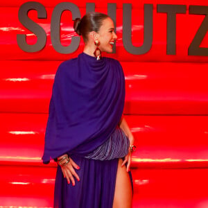 Bruna Marquezine brilha em evento para lançamento da campanha Summer 25 da Schutz