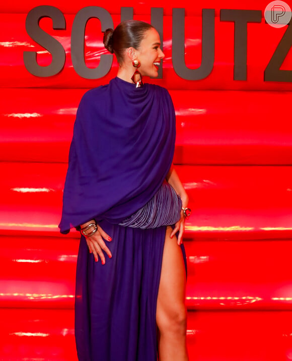 Bruna Marquezine brilha em evento para lançamento da campanha Summer 25 da Schutz