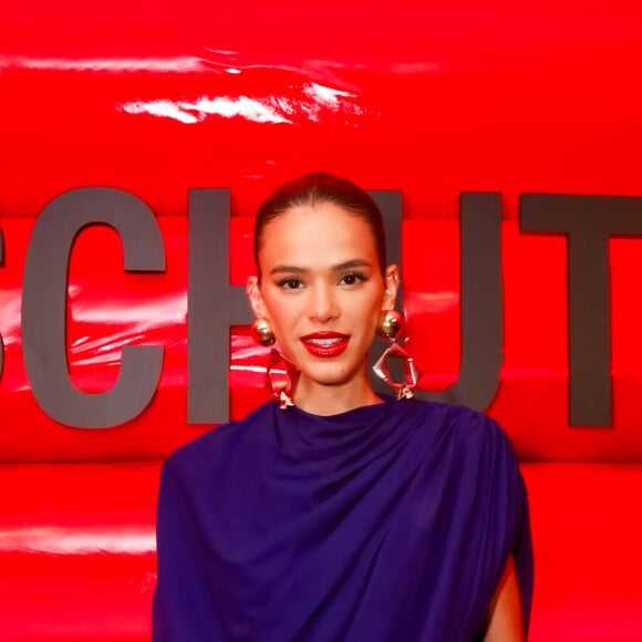 Bruna Marquezine brilha em evento para lançamento da campanha Summer 25 da Schutz