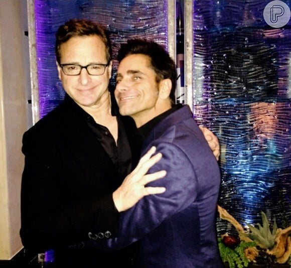 Bob Saget e John Stamos também marcaram presença no aniversário