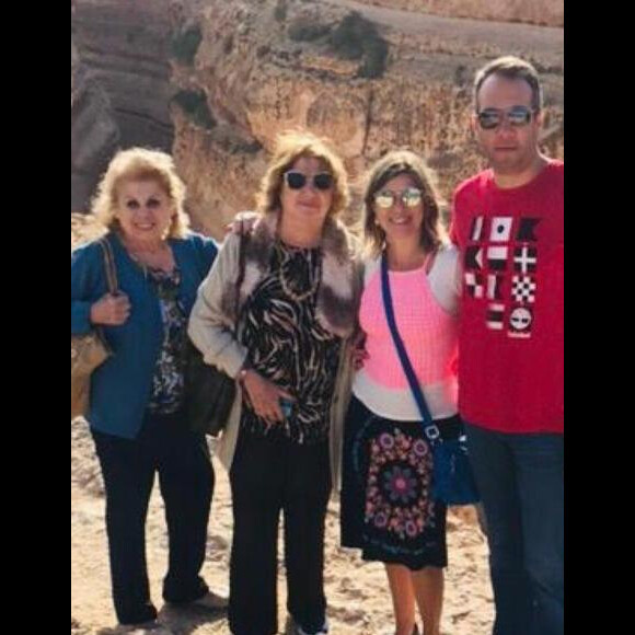 Perla Abravanel é a terceira irmã de Silvio, viúva, e tem três filhos: Guilherme, Roberto e Deborah.