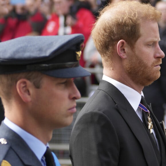 E, desde então, parece que William e Harry seguem afastados. Triste!