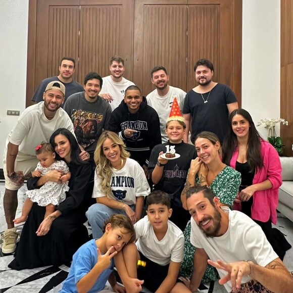 Davi Lucca comemorou a chegada dos seus 13 anos ao lado de amigos de Neymar