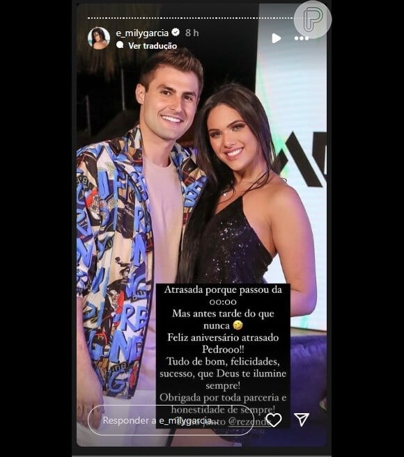 Coincidentemente (ou não), exatamente em seguida, Emily Garcia postou uma foto para dar feliz aniversário a Rezende, que completou 28 anos neste sábado (24)