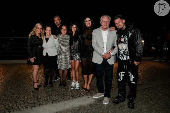 A família de MC Daniel também arrasou nas escolhas dos looks, com muito brilho, numa pegada de cores mais preto e branco.