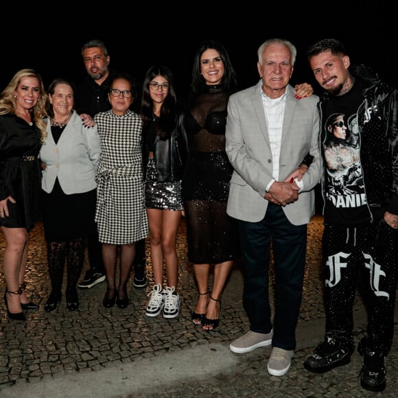 A família de MC Daniel também arrasou nas escolhas dos looks, com muito brilho, numa pegada de cores mais preto e branco.