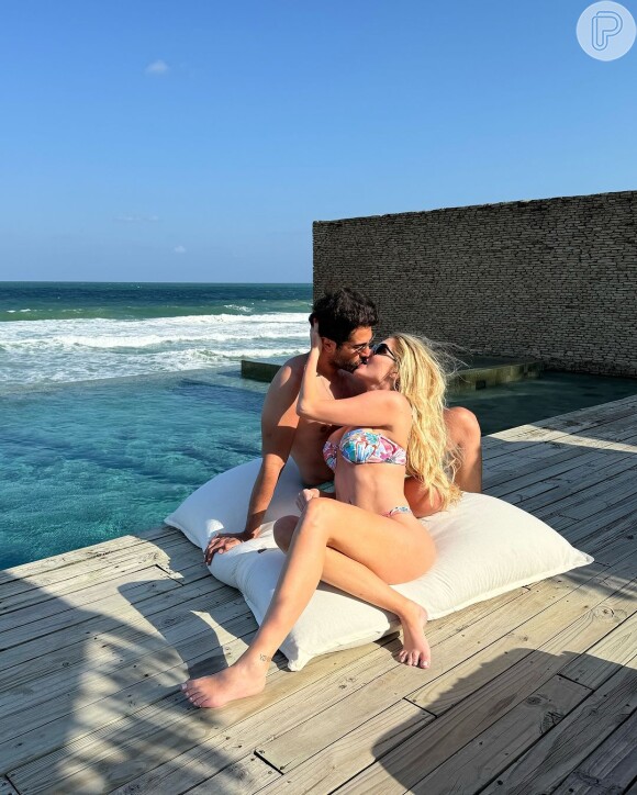 Bárbara Evans beijou muito o marido nas fotos, agradecendo pelos dias passados ao seu lado