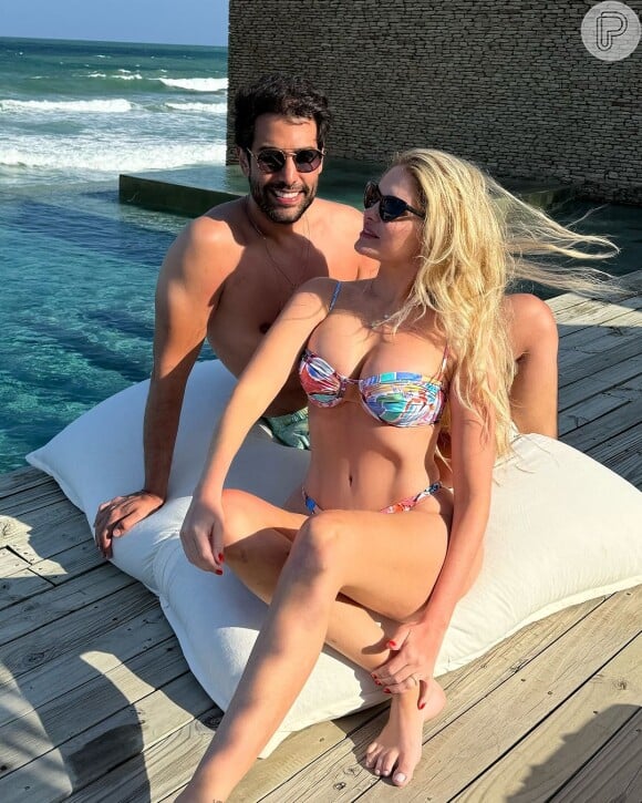 Em novas fotos, Bárbara Evans valorizou suas curvas e surpreendeu ao mostrar seu abdômen sarado pós-cirurgia