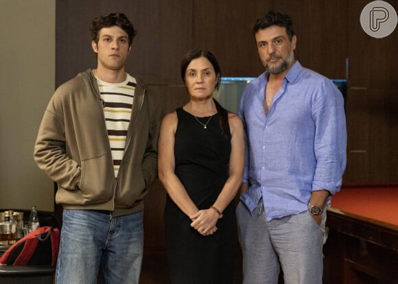 Molina (Rodrigo Lombardi), Mavi (Chay Suede) e Mércia (Adriana Esteves) na novela Mania de Você