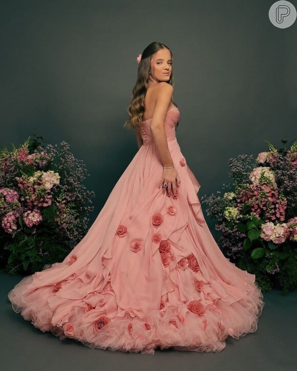 Rafaella Justus elegeu um vestido cor-de-rosa para a comemoração