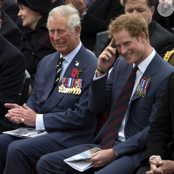 Harry, nesse seu momento de 'reabilitação', pode estar tentando chegar cada vez mais perto de seus familiares, para reparar os erros do passado e ganhar a confiança novamente, como a do próprio pai, Rei Charles III.