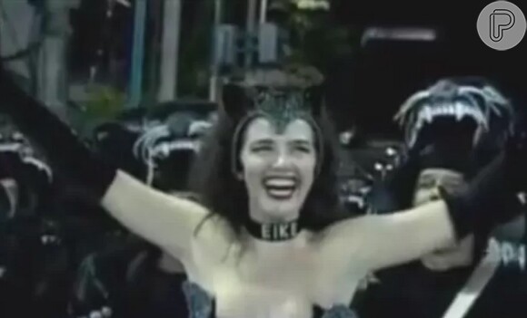 No Carnaval de 1998, Luma de Oliveira homenageou o então marido, Eike Batista, com uma coleira