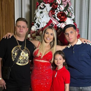 Mãe de três filhos, sendo eles Gilliard, Kayky e Valentina, dois deles saíram em defesa de Deolane Bezerra após a prisão