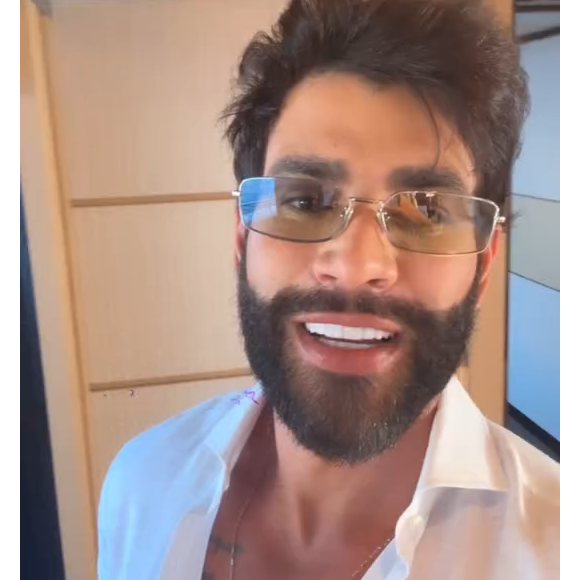 Gusttavo Lima emendou no assunto enquanto agradecia pelas mensagens de aniversário: 'Tô recebendo tudo aqui, inclusive, também tô recebendo problema'