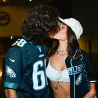 Vanessa Lopes e Lucas Mamede, Sasha Meneghel e João Lucas e mais: casais se beijam muito em jogo da NFL. Fotos!