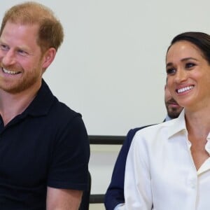 De acordo com informações do Mint, parece que o lançamento da possível biografia de Meghan Markle seria bastante lucrativo para ela e o esposo, Harry.