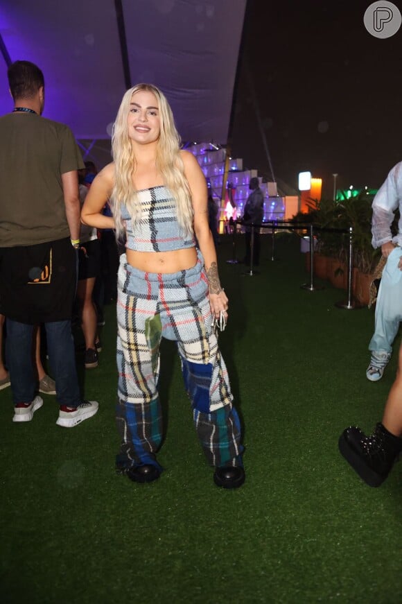 Luisa Sonza também prova que apostar nas botas sem salto, como o coturno, é ideal para curtir o Rock in Rio, além de ser um sapato confortável e que você também pode usar depois.