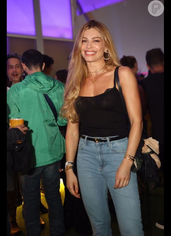 A atriz Grazi Massafera apostou no jeans, peça curinga e que nunca sai de moda, para curtir o Rock in Rio.