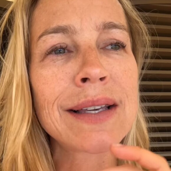 Luana Piovani: "Absolutamente incompetentes, não sei o que estavam fazendo ali. Nem enfeitar estavam enfeitando, tinham uma cara péssima"