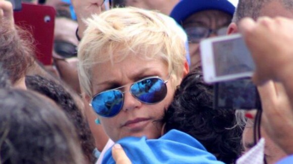 Xuxa pede oração de fãs para sua mãe: 'Mal de Parkinson no último estágio'