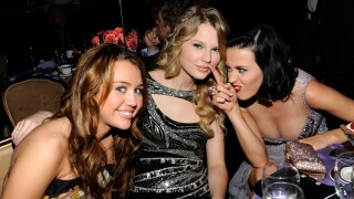 Nem Miley Cyrus, nem Taylor Swift! Descubra quem foi a musa inspiradora de Katy Perry para compor 'I Kissed a Girl'