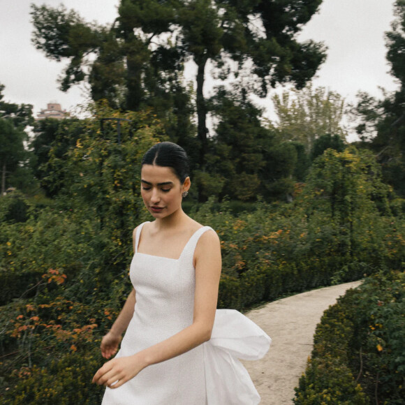 Vestido Redondo Brand, avaliado em 1.129 euros, aproximadamente R$ 7 mil na cotação.