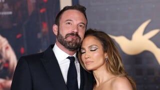 Jennifer Lopez removeu tatuagem feita para Ben Affleck? Detalhe em look super decotado deixa escapar atitude após divórcio