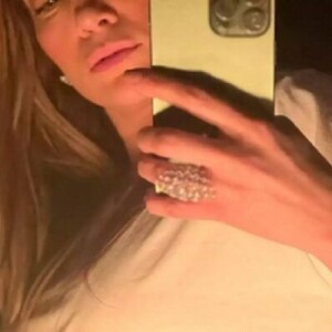 Tatuagem foi feita por Jennifer Lopez no Dia dos Namorados em 2023 e tinha os nomes dos dois com o sinal do infinito em sua costela