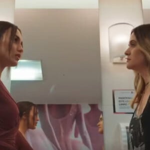 Em 'Família é Tudo', Jéssica (Rafa Kaliman) e Electra (Juliana Paiva) têm confronto perigoso.