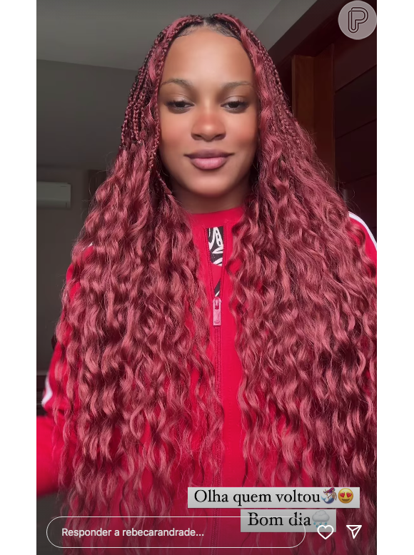 Novo visual de Rebeca Andrade manteve o cabelo grande em tranças, mas radicalizou sua cor