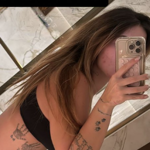 Virgínia Fonseca compartilhou uma foto destacando sua barriga quase trincada depois do parto do terceiro filho