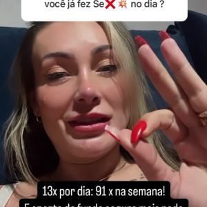 Na legenda do vídeo, Andressa Urach brincou com a situação do seu ânus, dizendo não estar "segurando mais nada"