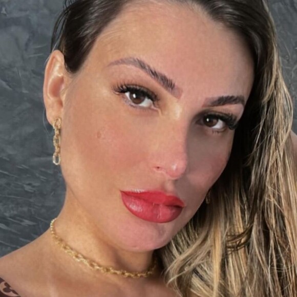 Andressa Urach grava vídeo com ex-pastora evangélica