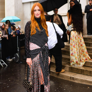 Marina Ruy Barbosa marcou presença nesta última quarta-feira (25), num desfile para a Paco Rabanne, em Paris.