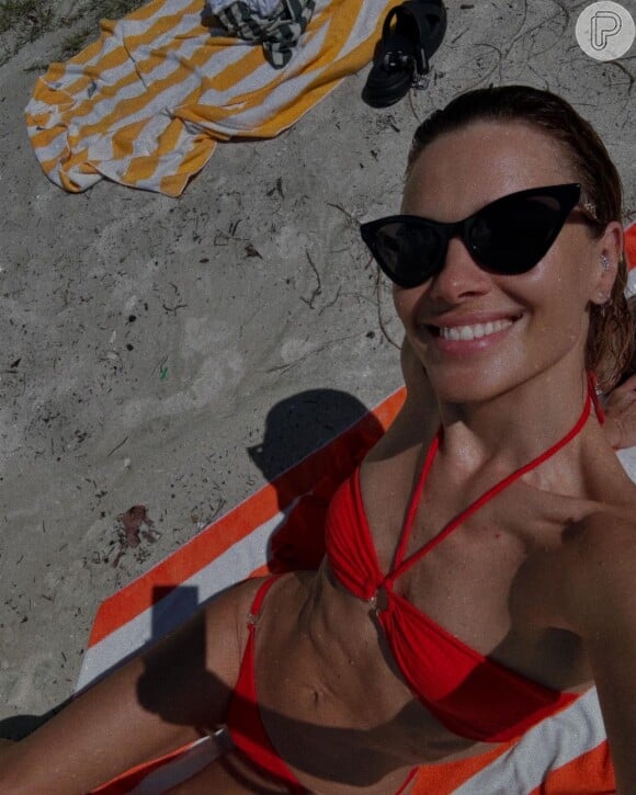 Carolina Dieckmann vem sendo alvo de duras críticas a respeito do seu corpo, que segundo internautas está muito magro