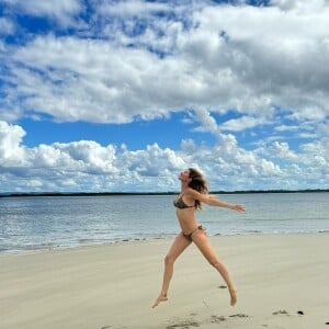 Gisele Bündchen esteve recentemente nos Lençóis Maranhenses, onde compartilhou fotos belíssimas de biquíni