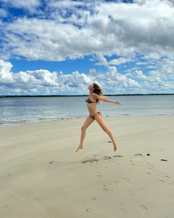 Gisele Bündchen esteve recentemente nos Lençóis Maranhenses, onde compartilhou fotos belíssimas de biquíni