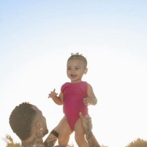 Juntos, Neymar e Bruna Biancardi comemoraram o 1º ano de Mavie