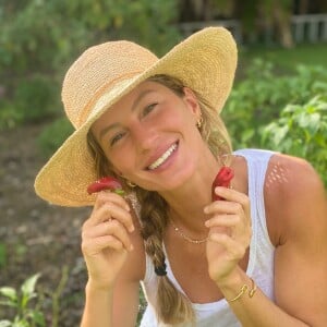 Apesar de dizer não fazer dieta e apenas se alimentar bem, Gisele Bündchen evita comer tomate em sua dieta