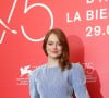 Estrela de 'Pobres Criaturas' e 'Tipos de Gentilezas', Emma Stone está gravando um novo filme