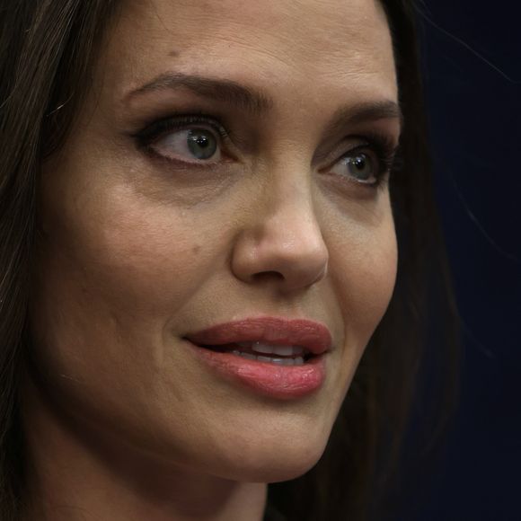 Angelina Jolie já respondeu questionamentos sobre sua saúde, garantindo estar bem