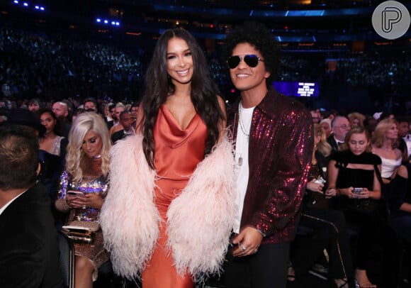 Rumores sobre o fim do relacionamento de Bruno Mars e Jessica Caban circularam desde o início do ano