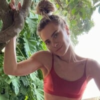 Sarada! Carolina Dieckmann surpreende com corpo musculoso barriga definida em look fitness após polêmicas com magreza